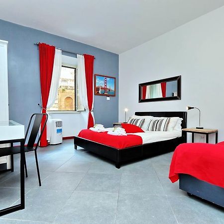 Cozy Apartment Fabia 300 Mt From Colosseum Kültér fotó