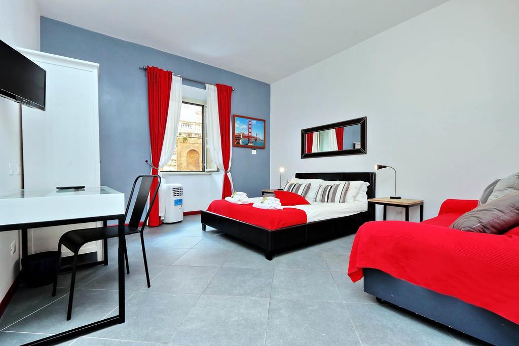 Cozy Apartment Fabia 300 Mt From Colosseum Kültér fotó