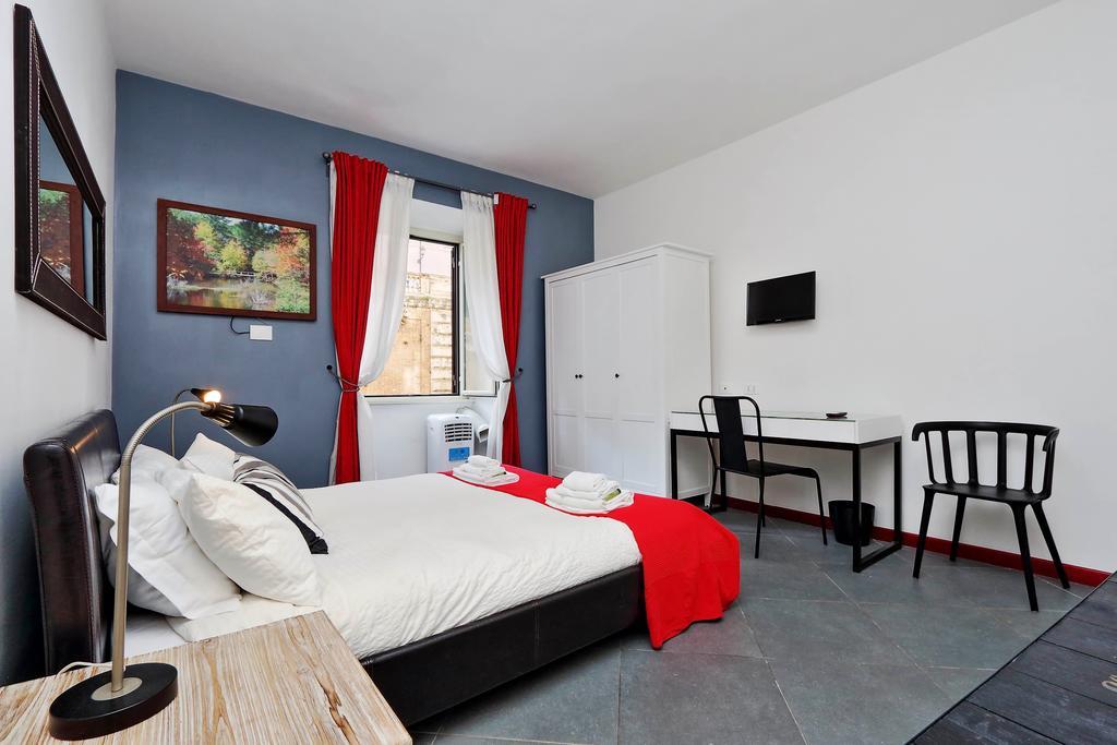 Cozy Apartment Fabia 300 Mt From Colosseum Kültér fotó