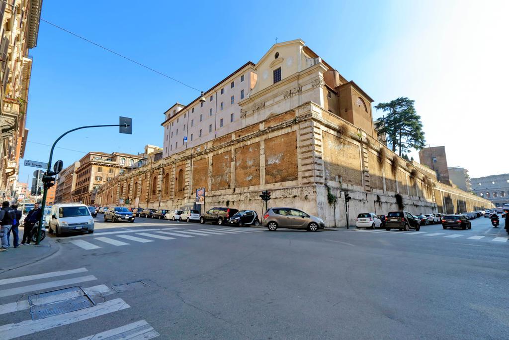 Cozy Apartment Fabia 300 Mt From Colosseum Kültér fotó
